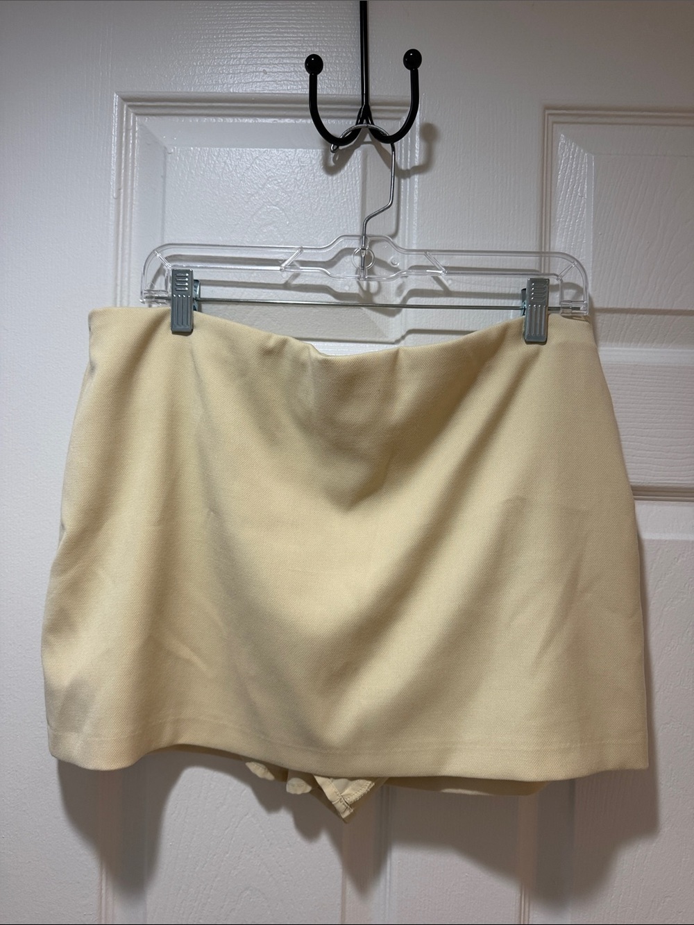 Abercrombie & Fitch Butter Yellow Women’s Mini Skort size Large NWOT